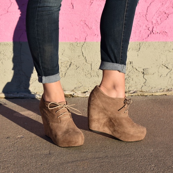 ❌SOLD❌ Tan Suede Tie Up Charlotte Russe Wedges - Picture 15 of 16